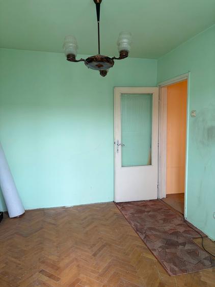 Apartament 3 camere | Piața Doina – Șagului | Etaj 3 | Centrală proprie | Boxă |