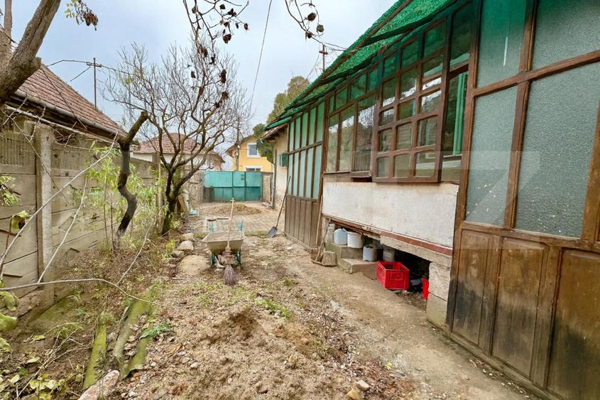 Casa individuala cu 4 camere, 300 mp teren, zona Centru
