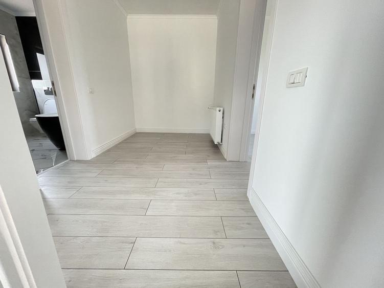 Duplex despartit prin spatiu tehnic