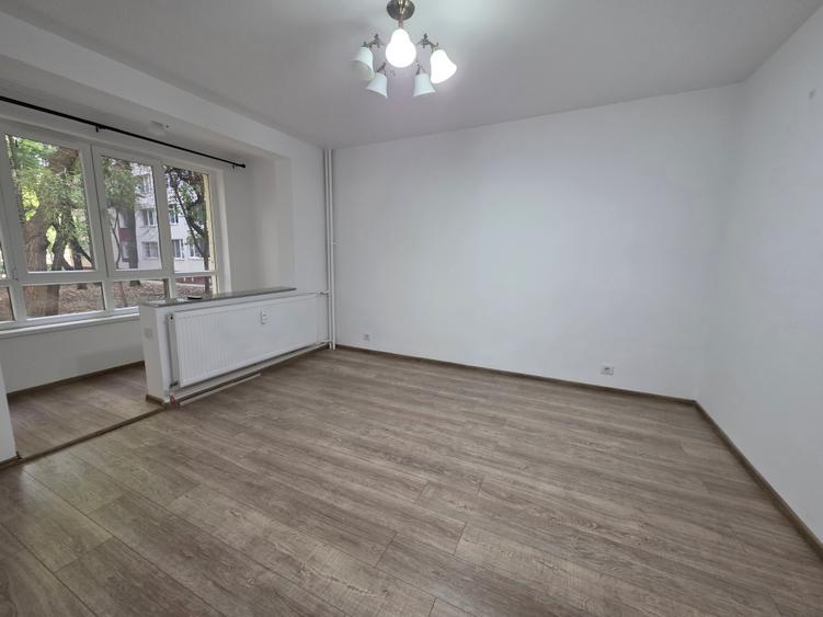 Apartament cu 3 camere de inchiriat in zona Piata Resita