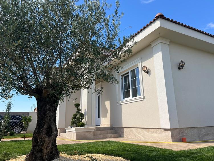 Ofer spre vanzare casa Individuala, Curte amenjata, Finisaje superioare!