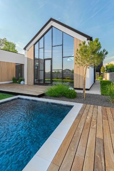 Casă Parter cu Design Minimalist și Piscină