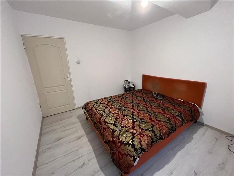 Apartament 3 camere, pe 2 nivele cu curte, in Bucium