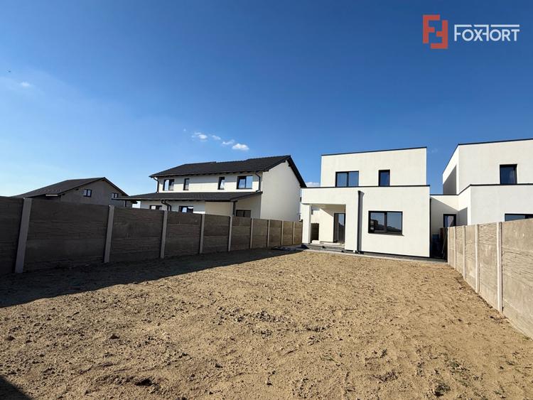 Duplex cu 4 camere de vanzare si teren de 335 mp - zona Sacalaz