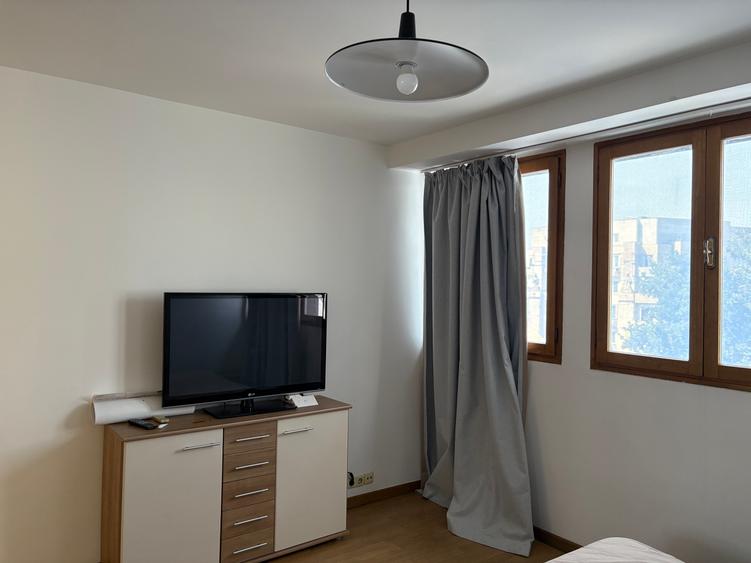 Magheru, ap. 3 camere, 75mp utili, et.5, mobilat, centrala proprie, 550Euro/luna