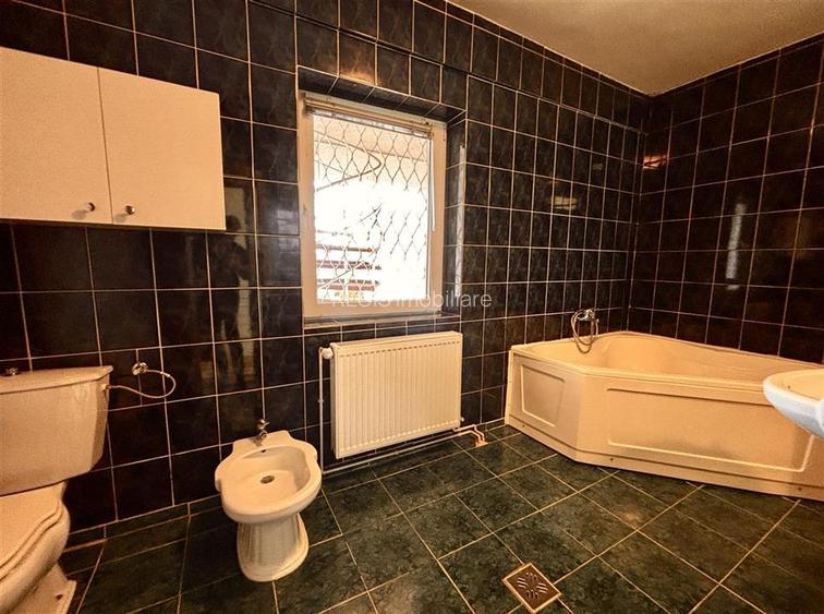Vila zona Coresi | 1170 mp teren | 6 camere | De vanzare - 25
