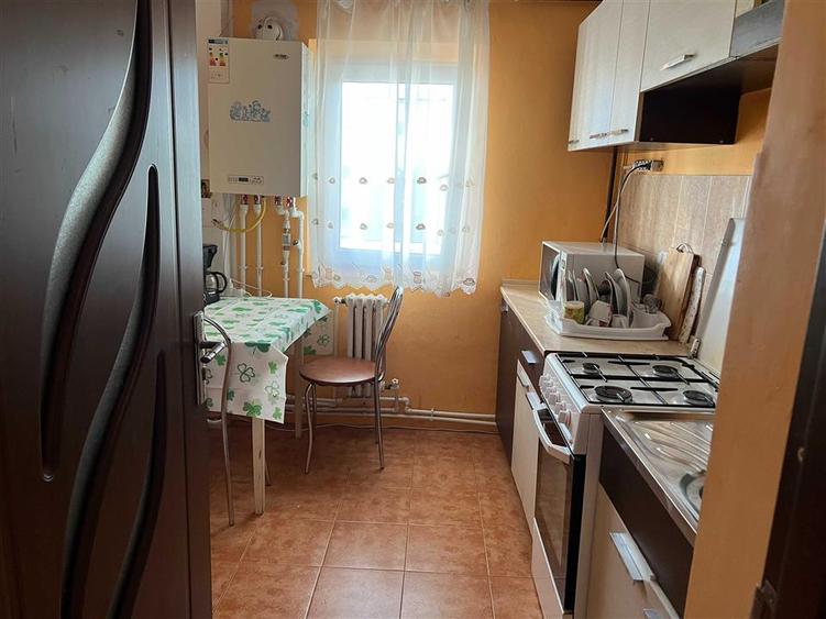 Inchiriez apartament 2 camere Nicolina 1