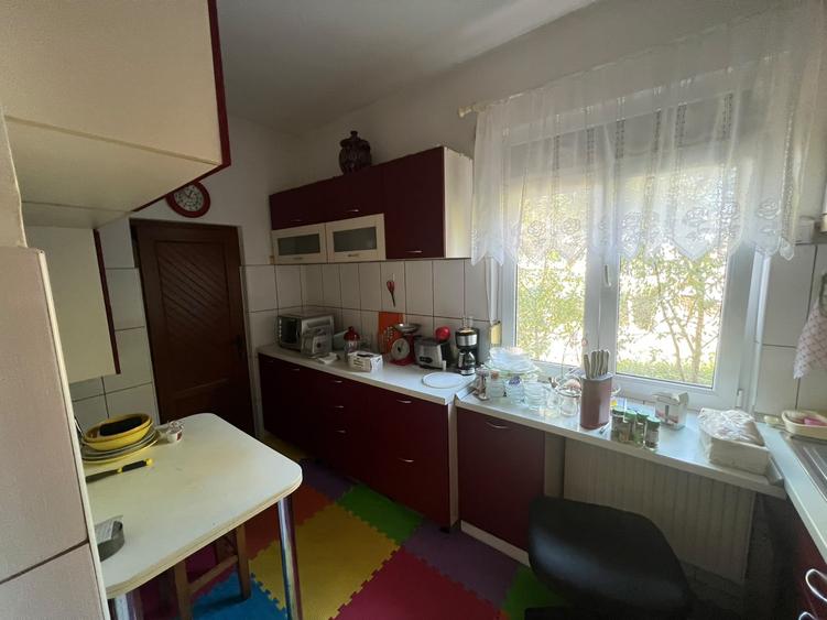 Apartament-2-Camere-Decomandat-La-Casa-Pivnita-Pod-Curte-Comuna