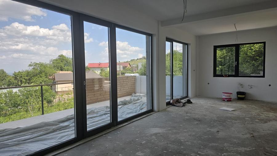 Casa cu garaj pentru 2 masini, strada asfaltata, priveliste superba, Feleacu