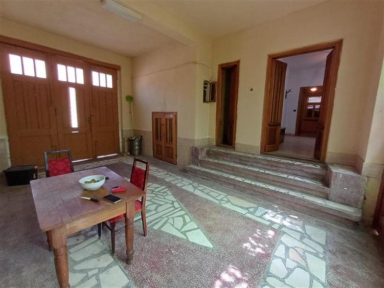 Moldova Noua, Casa Spatioasa Cu Curte, Langa Dunare, 360 Mp. Construiti, Mobilat