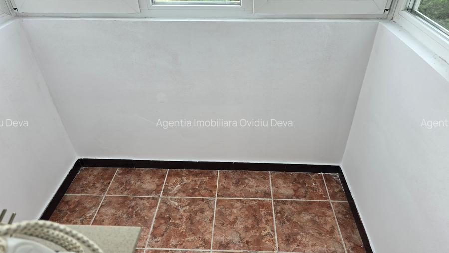 Vand apartament 2 camere semidecomandat in Deva, zona Micro 15, situat pe mijloc - 3