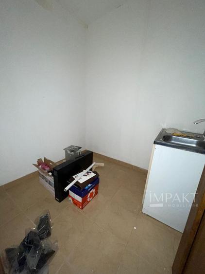 Spatiu comercial de inchiriat, central, trafic intens!
