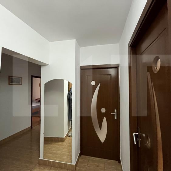 Apartament de 3 camere, zona Stejari
