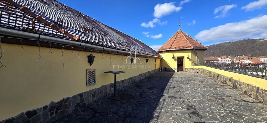 Se vinde clădirea Aristocrat, în centrul orașului Sighisoara