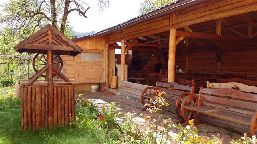 Apartament central cu acces la gradina si 2 locuri parcare