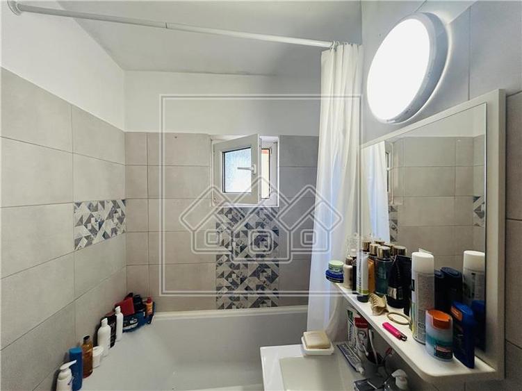 Ap decomandat, 60 mp utili, 2 camere si balcon - Turnisor