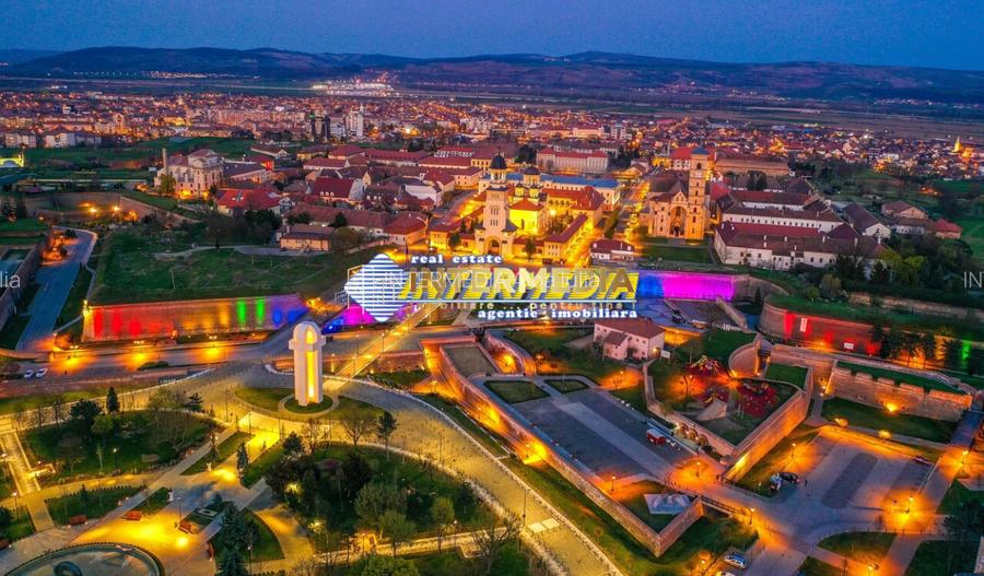 Apartament cu 3 camere Bloc NOU CENTRU Scara Interioara Mobilat Utilat Parcare - 2