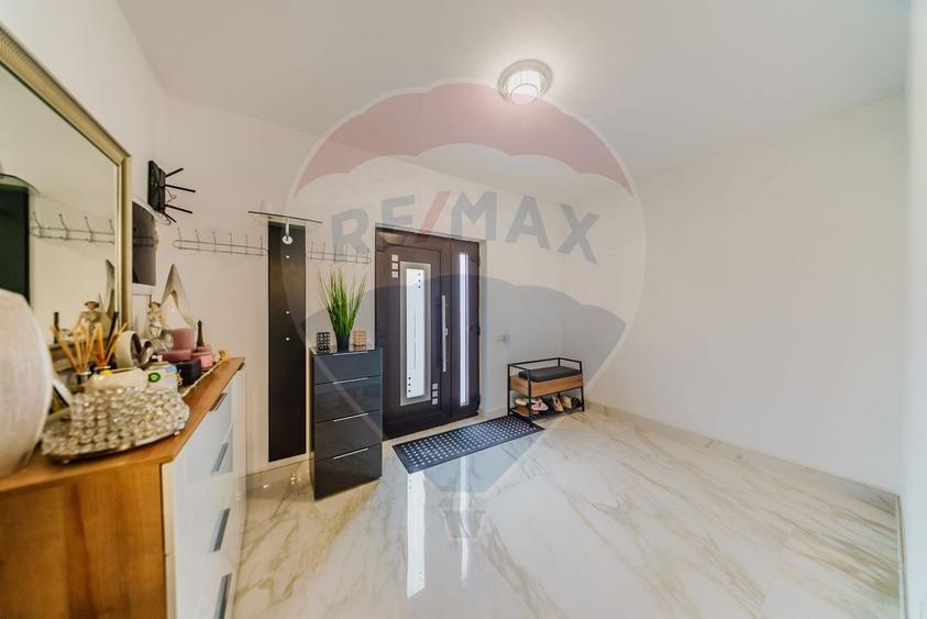 Casă de lux , finisaje premium, piscină, curte amenajată –Vladimirescu