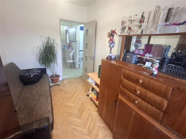 Apartament 3 camere decomandat 2 balcoane zona Calea Poplacii