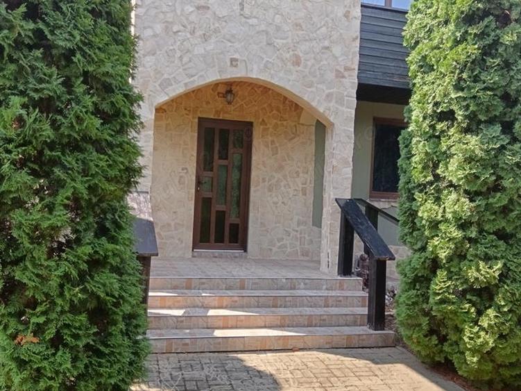 Vand casa zona manastirii Hagigadar, Suceava.