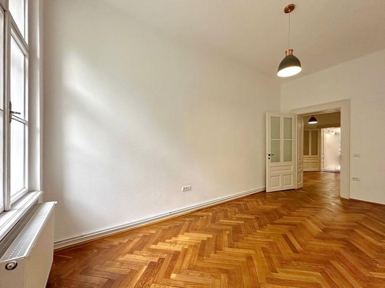 Apartament cu 3 camere in centrul istoric al Brasovului