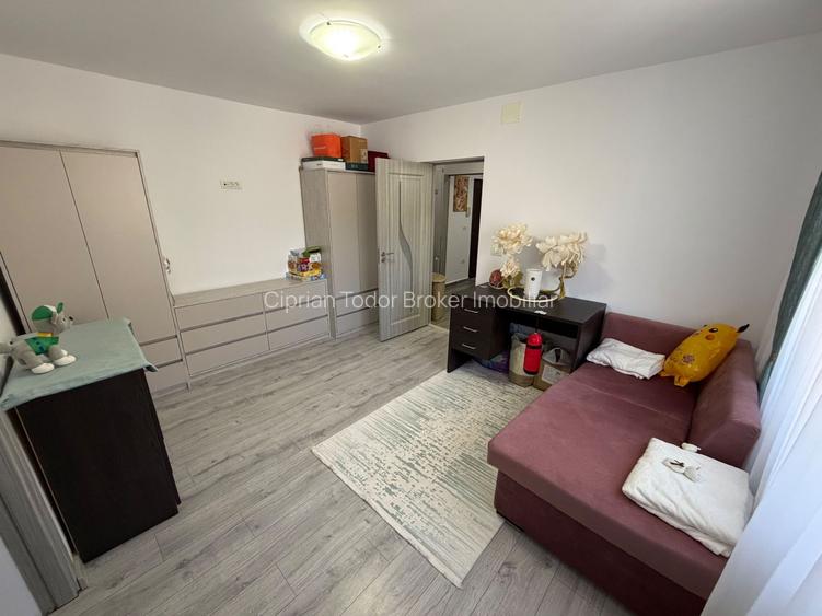 Apartament 3 camere, etaj 2 - Cugir