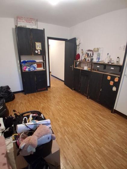 Apartament 4 camere-semidecomandat-zona Drumul Taberei