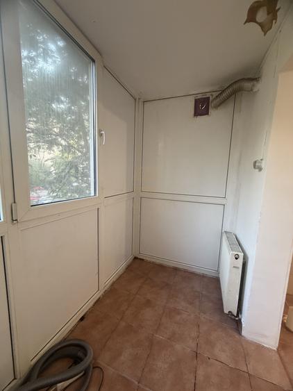 Apartament 3 camere 2 bai etaj 1/8 bloc 1981 / Liviu Rebreanu