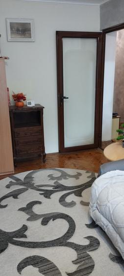 APARTAMENT 2 CAMERE, SEMIDECOMANDAT, MOBILAT SI UTILAT, PODU ROS