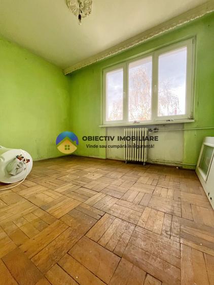 Apartament 3 camere/ETAJ 2-CENTRU .