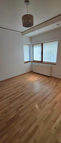 Timpuri noi,5min metrou si bld Unirii,semistradal,liniste!