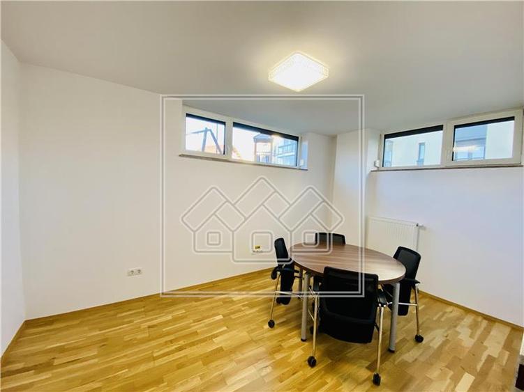 Spatiu de birouri mobilat, Complex Cibinium, zona cu vad