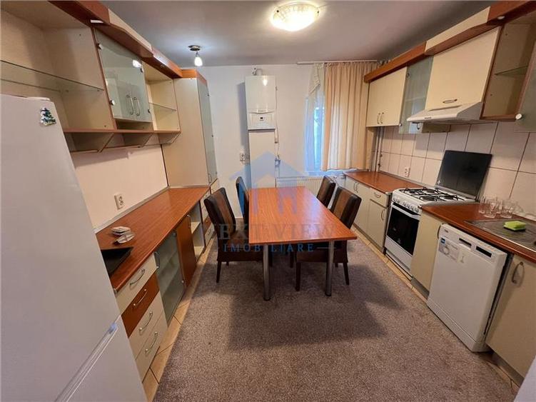 Apartament 4 camere, Plopilor