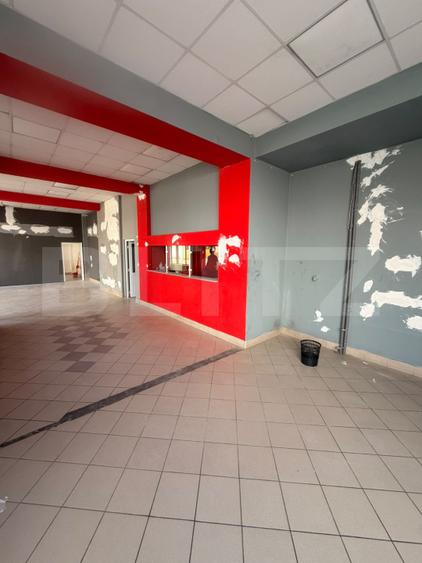 Spatiu de inchiriat, 146 mp, vitrina 20 ml, zona Burdujeni