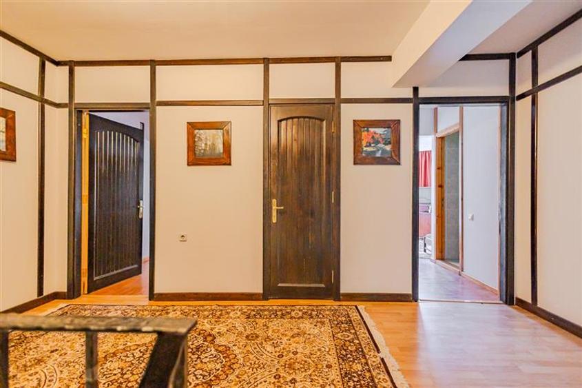 Vila 7 camere,250 mp,semineu,terase,800 mp teren,rezidential/ turistic,Predelut,