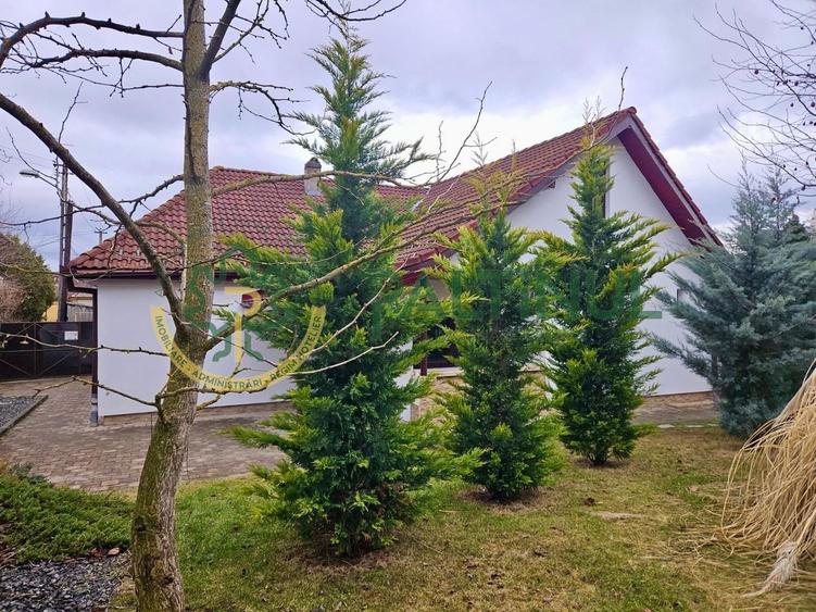 Casă de vânzare în centrul Sibiului – 3 camere și curte privată