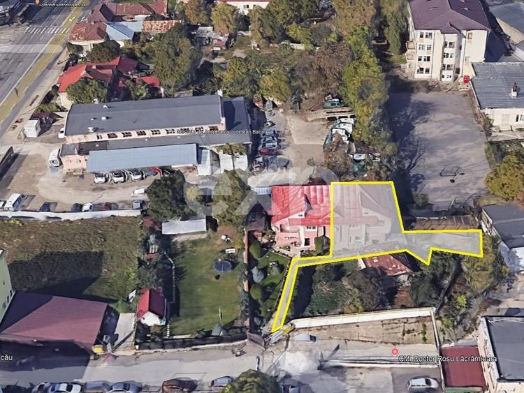 Casă/Vilă duplex cu 5 camere de vânzare, strada 9 Mai- zona Centrală