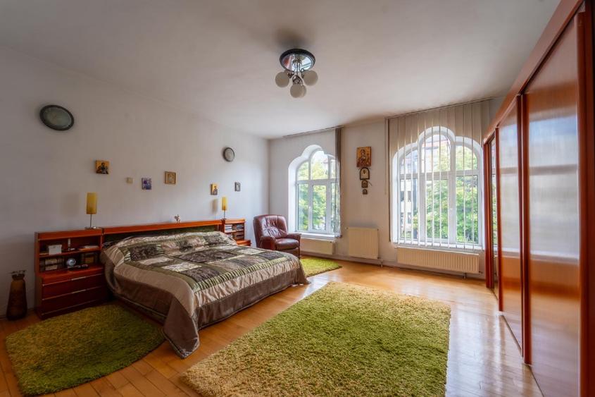 Proprietar vand vila ultracentrala in stil neoromanesc
