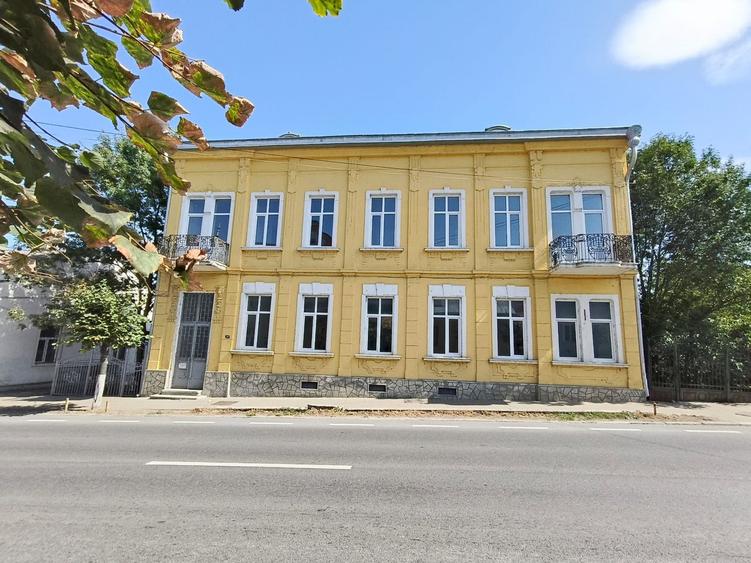 VÂNZARE - SPAȚIU COMERCIAL, CLĂDIRE INTERBELICĂ, CENTRU SIRET