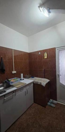 Garsonieră zona Far mobilată utilată 22 mp etaj 3/3