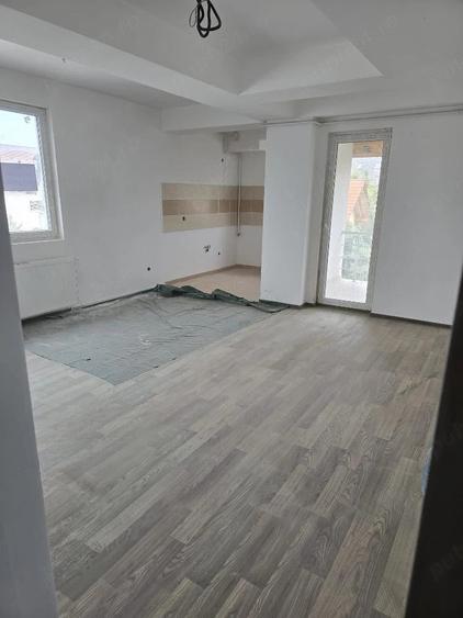 De vanzare apartament 2 camere bloc NOU Tractoru, cu loc de parcare