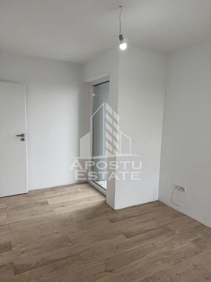 Duplex  modern despartit prin camera tehnica