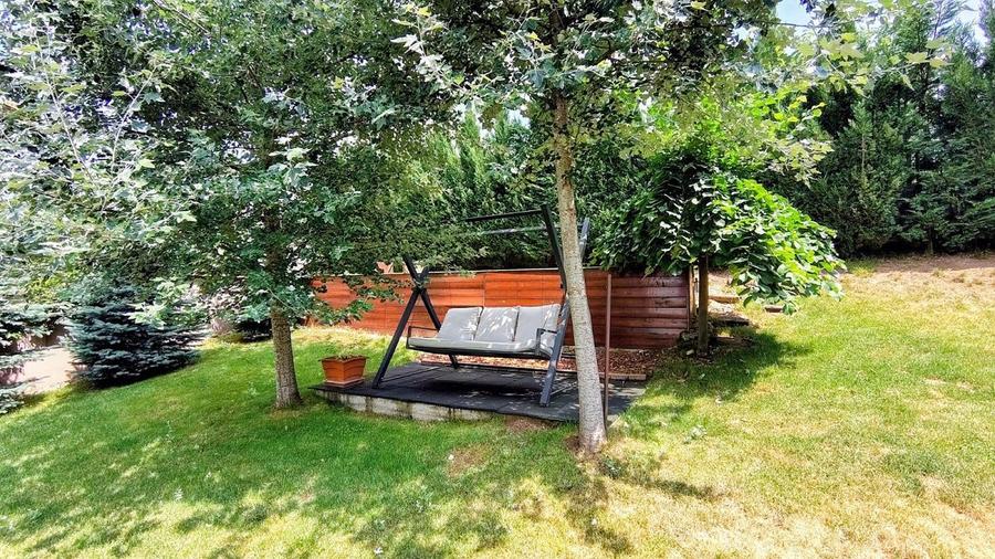 Casa impunatoare D+P+M, 280 mp utili, teren 850 mp,  în Europa
