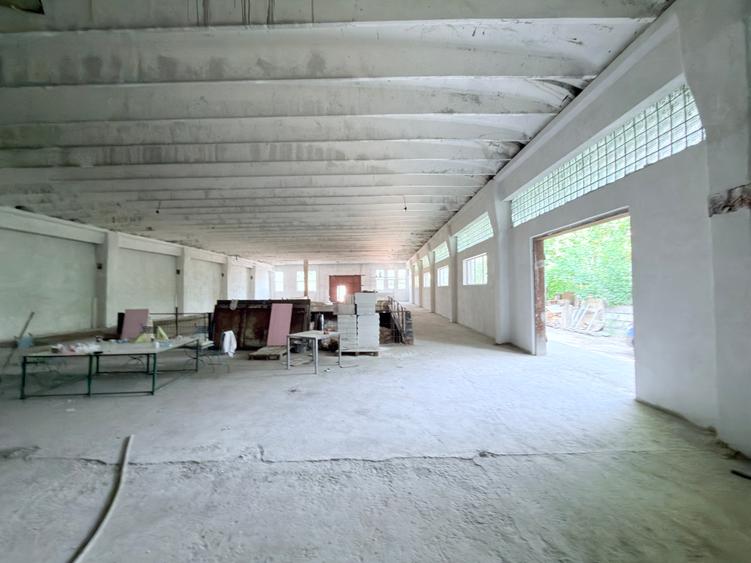 Hale din beton cu suprafata mare zona Cornisa