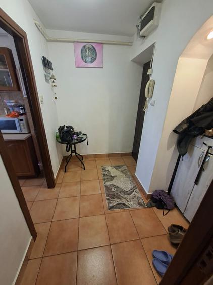 Apartament cu 2 camere, decomandat, etajul 3/4, zona Baza 3
