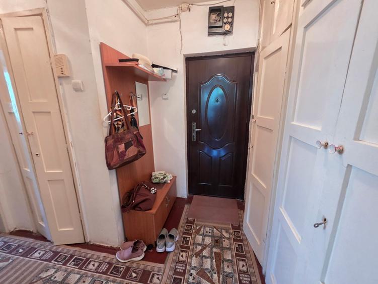 Apartament 2 camere liber la vanzare zona Astra str.Neptun etaj 1 balcon mare