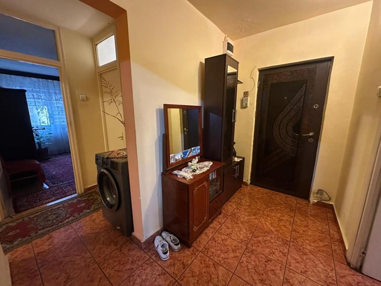Proprietar vând apartament 3 camere, cartier Cornițoiu