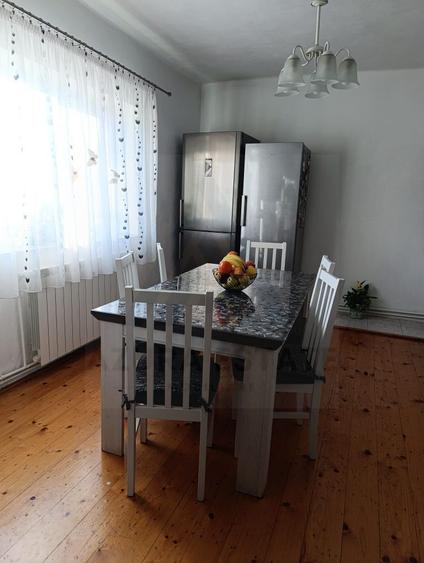 Apartament la casa etaj 1 integral cu intrare separata si curte comuna