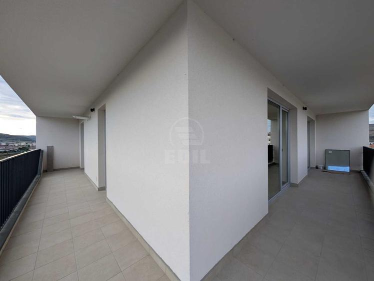 Apartament 3 camere semdecomandat zona Eroilor