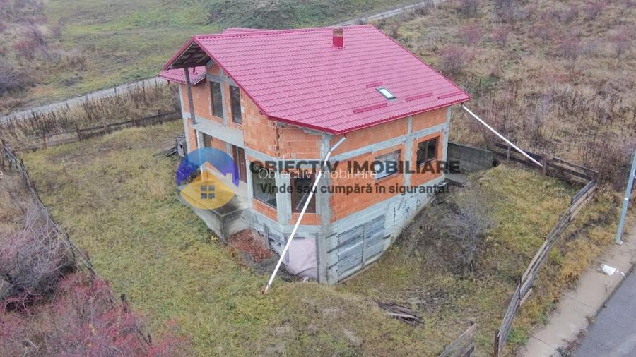 Vila la rosu  + teren 500 mp de vânzare – Zona Fermelor - 3
